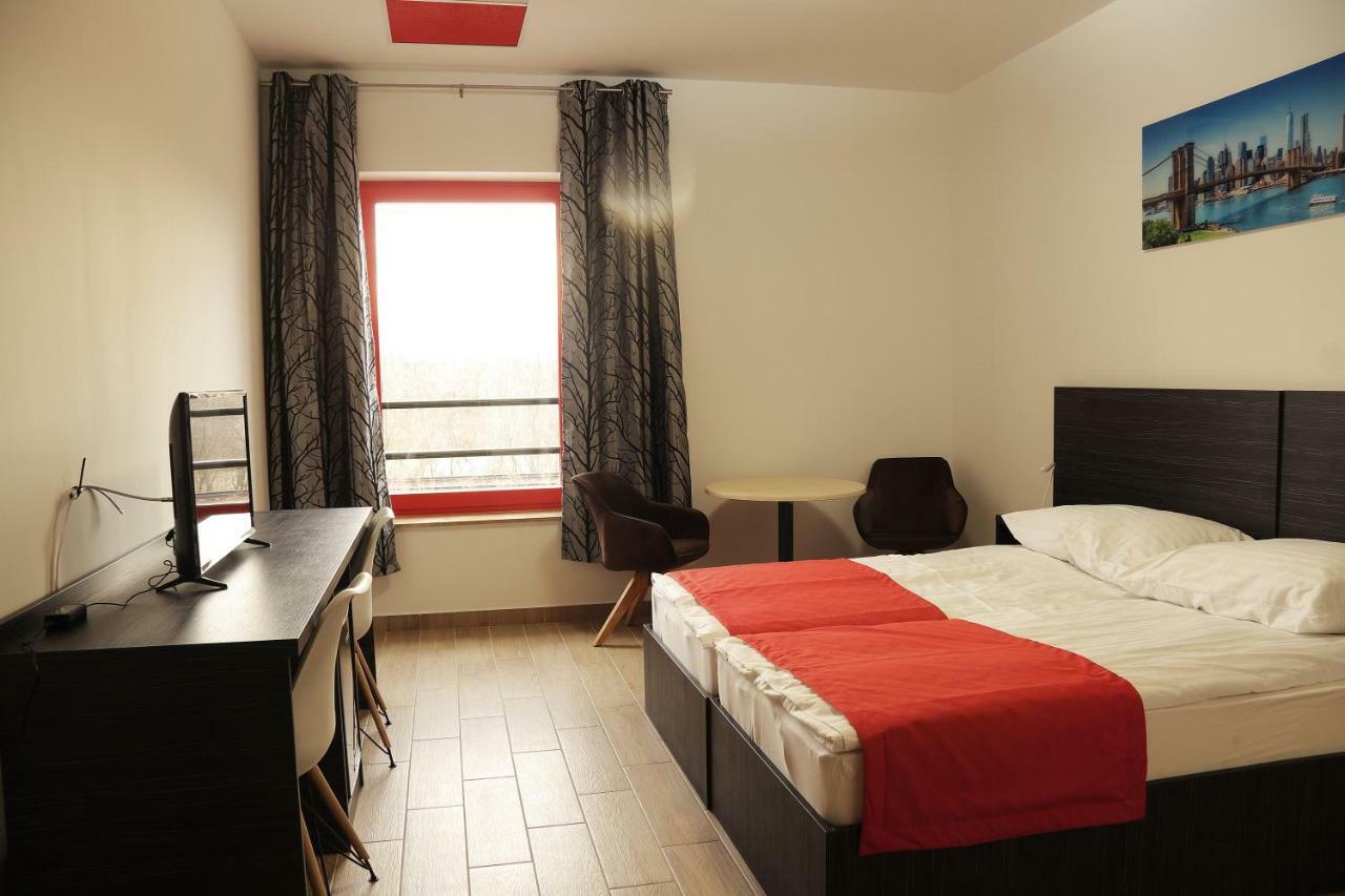 Top Hotel Vertesszolos المظهر الخارجي الصورة